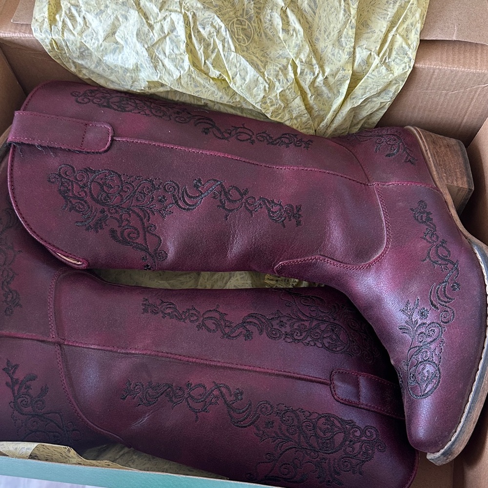 Embroidered Burgundy cowboy Boots